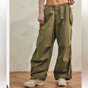 Relaxed Olive Wide-Leg Cargo Pants with Drawstring Waist